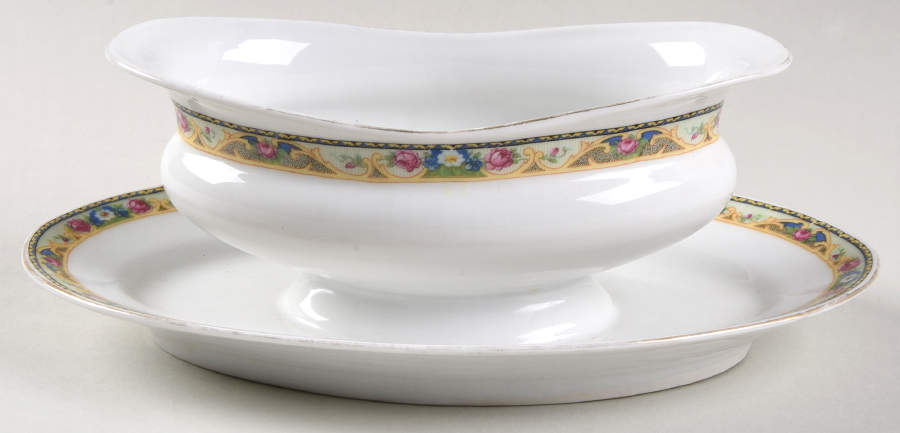 VIT169 Gravy Boat with Attached Underplate by Victoria (Czech)-1