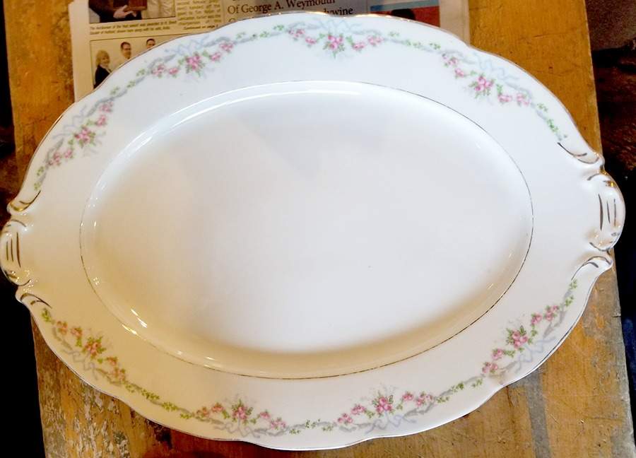 VTO34 16" Oval Serving Platter by Victoria (Austria)-1