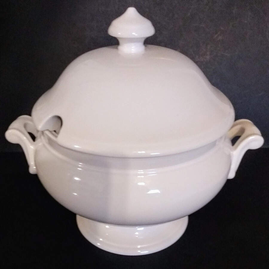 Corpo White Tureen &  Lid by Villeroy & Boch-1