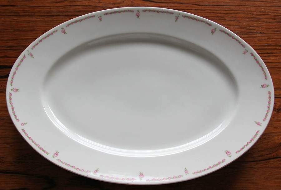 VTO37 14" Oval Serving Platter by Victoria (Austria)-1