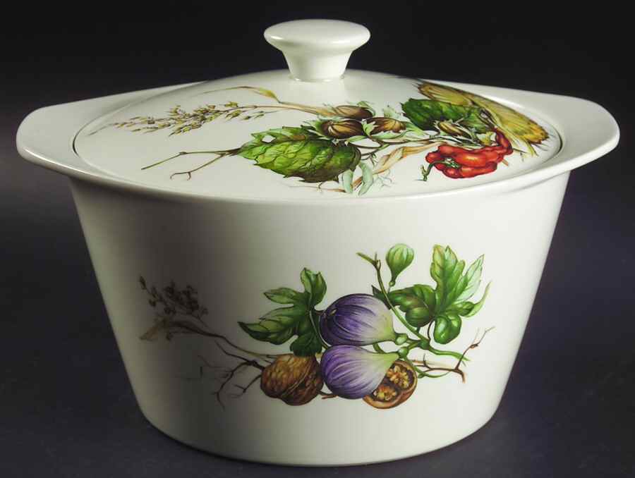 VIL74 2.5 Qt Round Covered Casserole by Villeroy & Boch-1