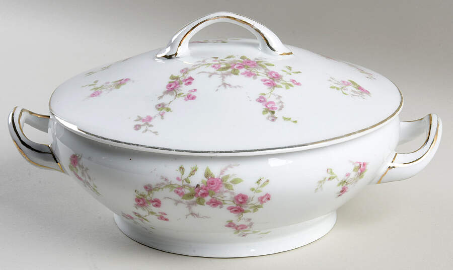 VTO46 Round Covered Vegetable by Victoria (Austria)-1