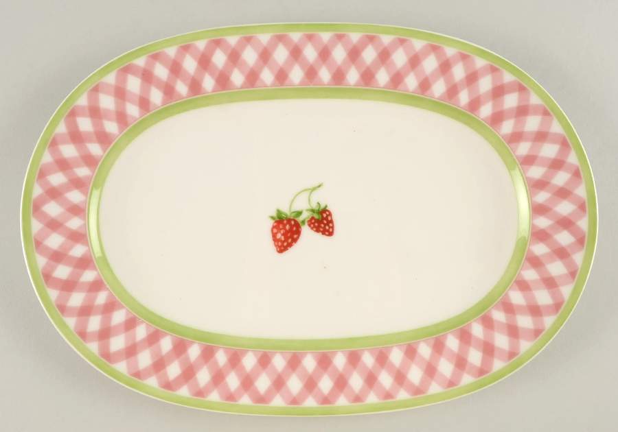 Strawberries 'N Cream 13" Oval Serving Platter by Villeroy & Boch-1