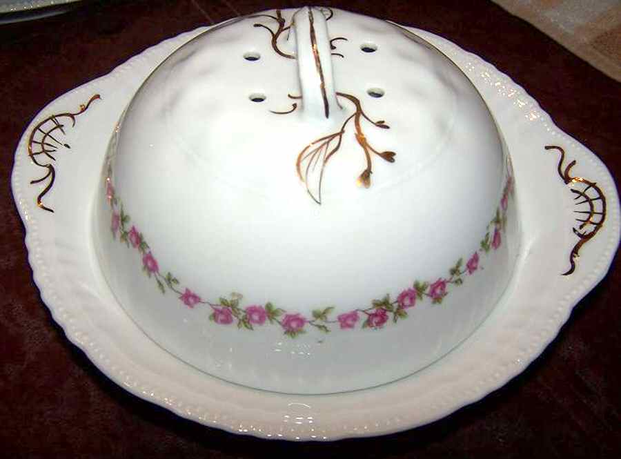 VTO49 Round Covered Butter by Victoria (Austria)-1