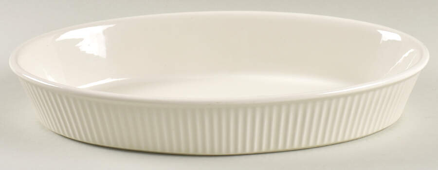 Bianco 12'' Oval Baker by Villeroy & Boch-1