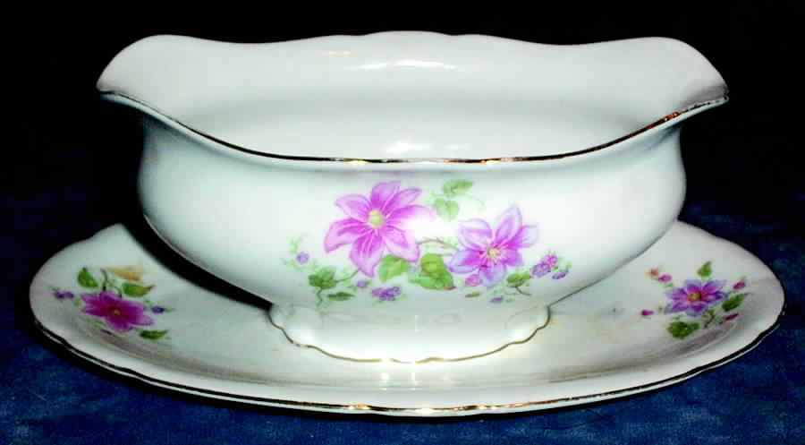 VIT200 Gravy Boat with Attached Underplate by Victoria (Czech)-1