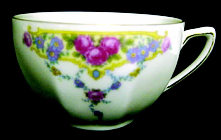 VIT202 Flat Cup by Victoria (Czech)-1
