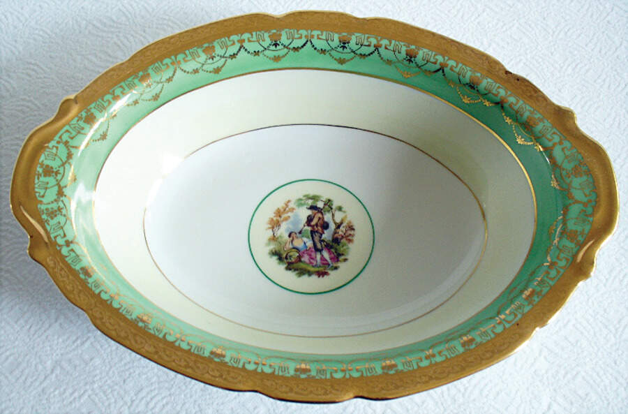 VIT203 9" Oval Vegetable Bowl by Victoria (Czech)-1