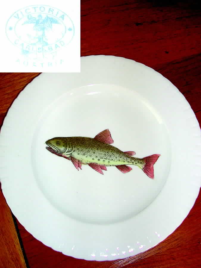 VTO56 Dinner Plate by Victoria (Austria)-1