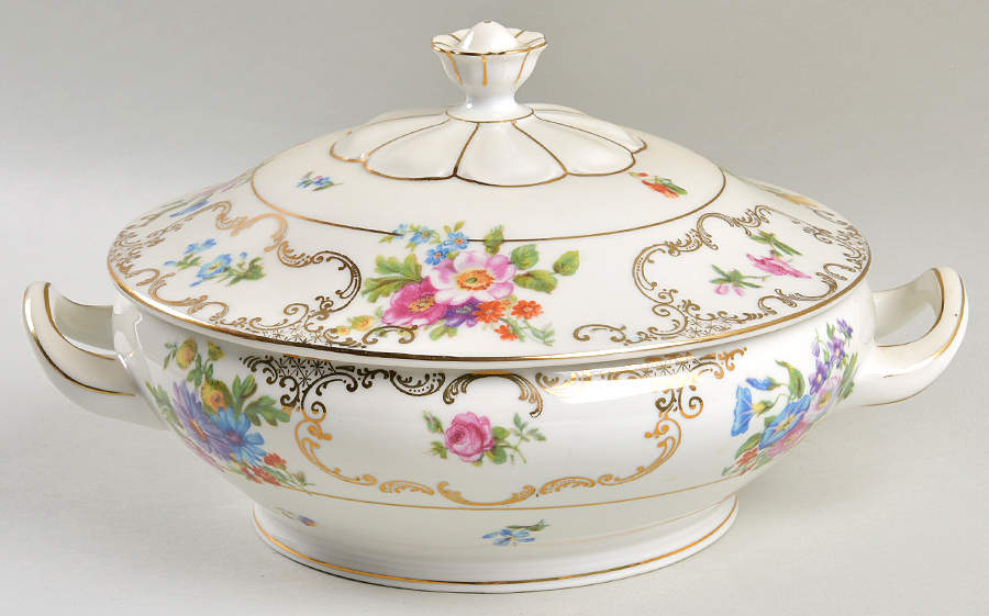 VIT208 Round Covered Vegetable by Victoria (Czech)-1