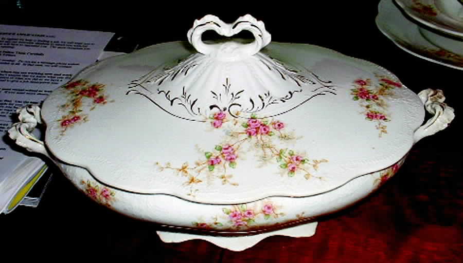VOC2 Oval Covered Vegetable by Vodrey China-1