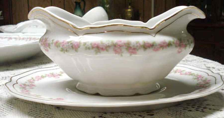 VNN9 Gravy Boat & Underplate by Vienna-1