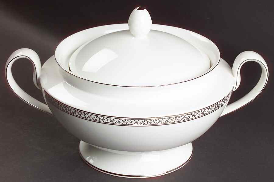 Eloise Round Covered Vegetable by Villeroy & Boch-1