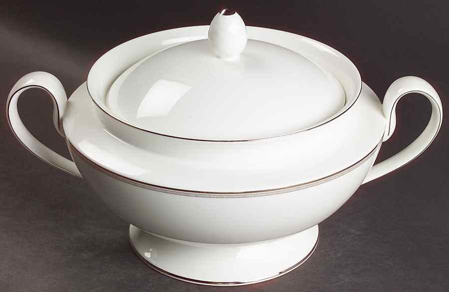 Estelle Platinum Round Covered Vegetable by Villeroy & Boch-1