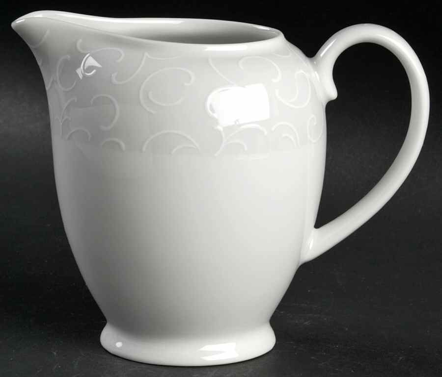 Arabesco Creamer by Vista Alegre-1