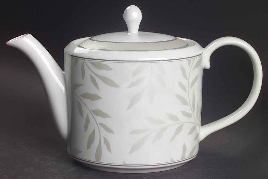 Argent Teapot & Lid by Vista Alegre-1