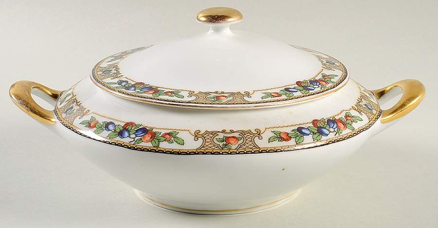 VIT413 Round Covered Vegetable by Victoria (Czech)-1