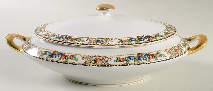 VIT413 Oval Covered Vegetable by Victoria (Czech)-1