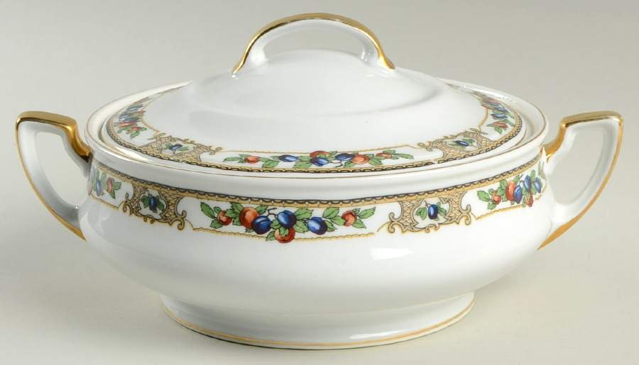 VIT413 Round Covered Vegetable by Victoria (Czech)-1
