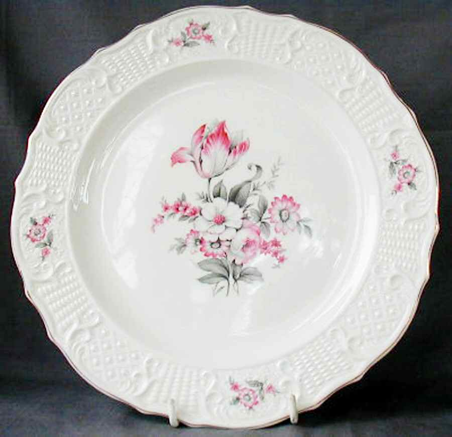 VOG81 Dinner Plate by Vogue-1