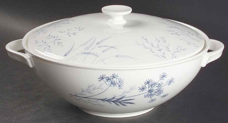 Blue Meadow Round Covered Vegetable by Villeroy & Boch-1