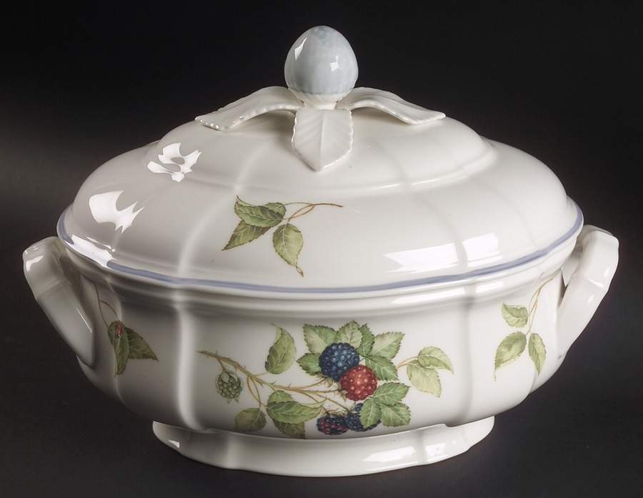 Cottage Oval Tureen & Lid by Villeroy & Boch-1
