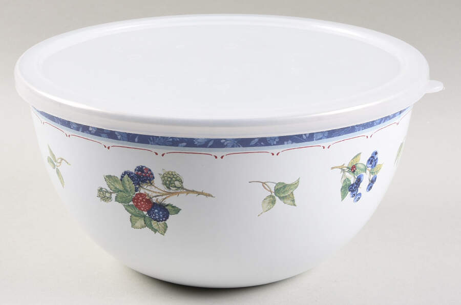 Cottage 8" Metal Mixing Bowl & Plastic Lid by Villeroy & Boch-1