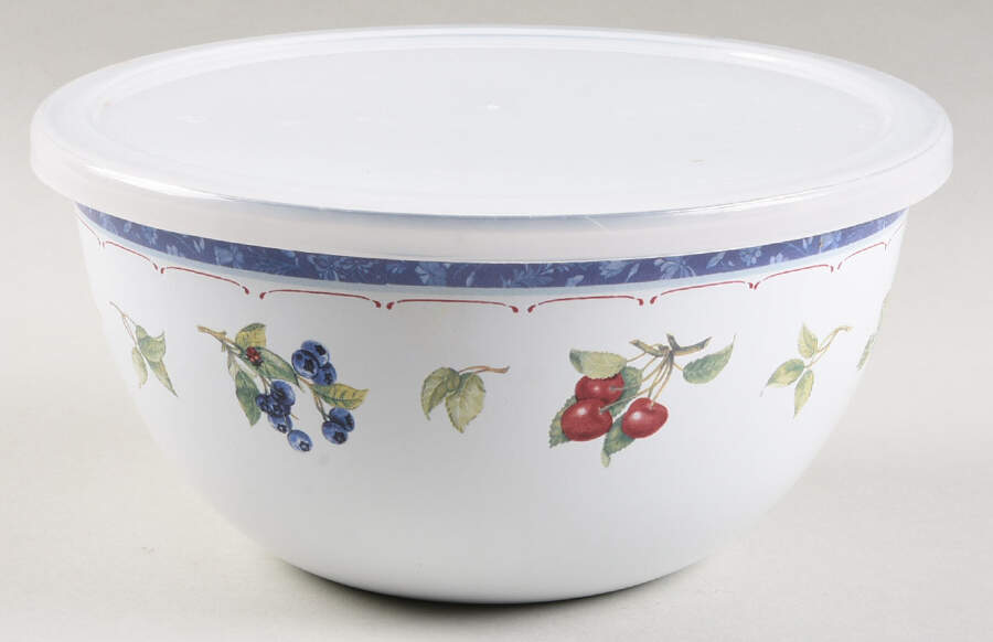 Cottage 7" Metal Mixing Bowl & Plastic Lid by Villeroy & Boch-1