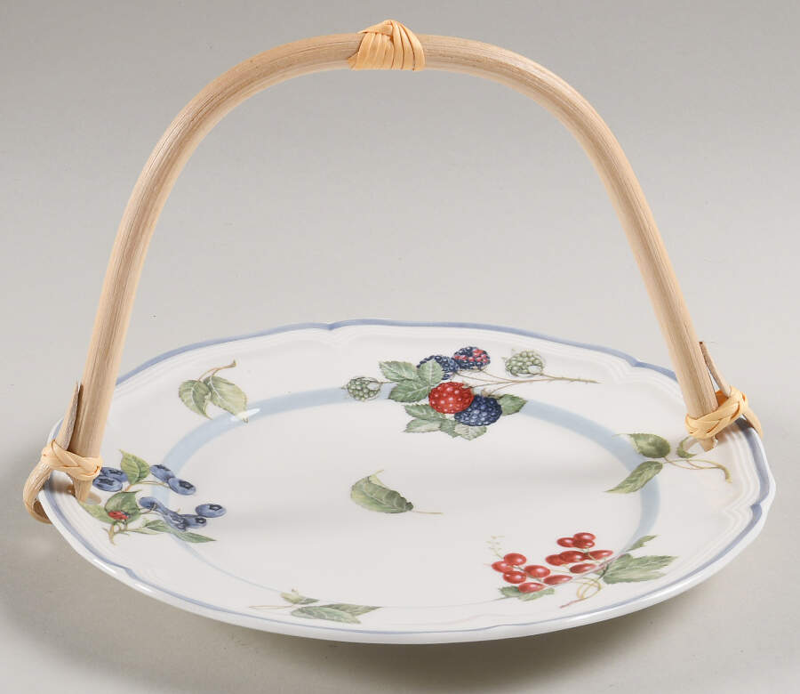 Cottage 5 3/8"-5 5/8" Bamboo Handled Serving Plate  HC by Villeroy & Boch-1