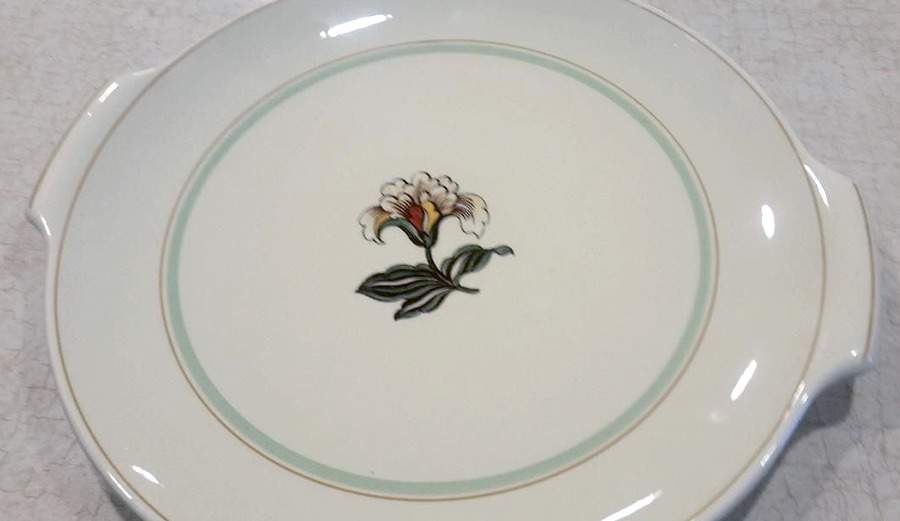 VIL107 Handled Cake Plate by Villeroy & Boch-1