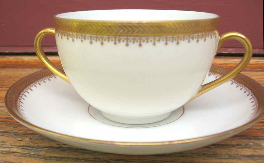 VTO85 Flat Bouillon Cup & Saucer by Victoria (Austria)-1