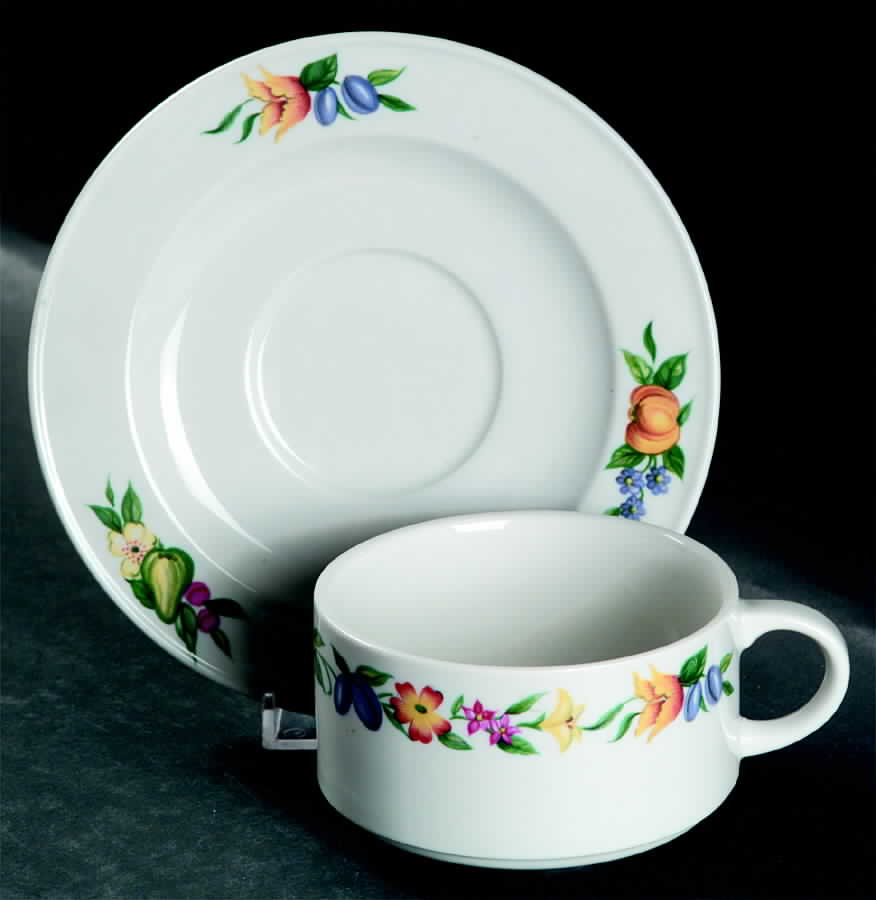 VIL110 Flat Cup & Saucer Set by Villeroy & Boch-1
