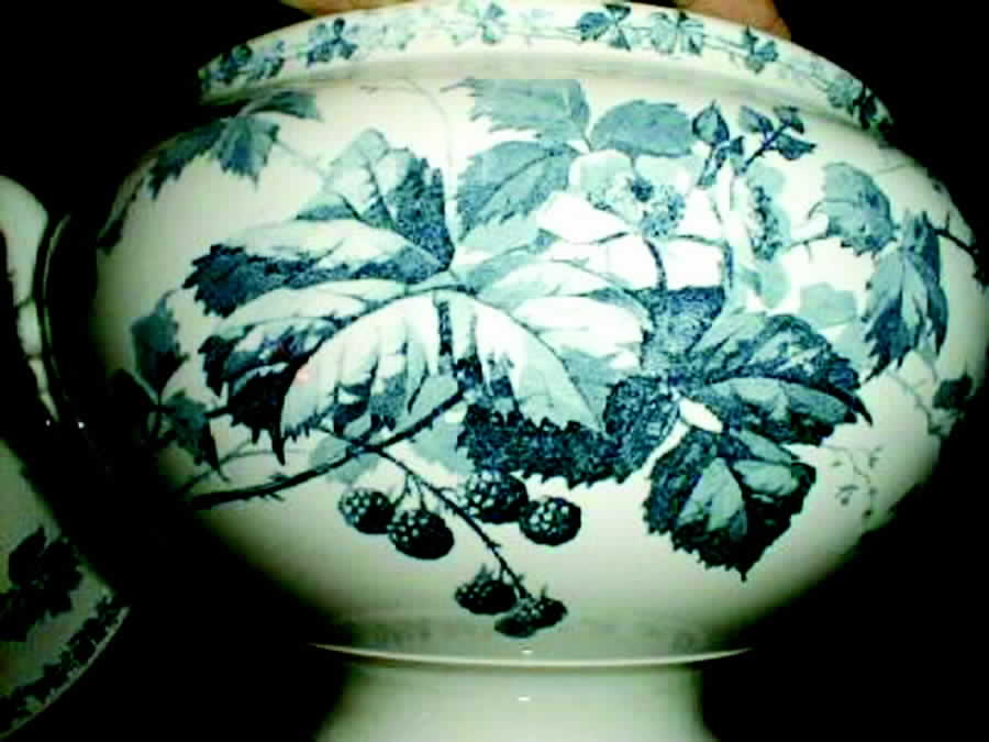 Brombeere Tureen &  Lid by Villeroy & Boch-1