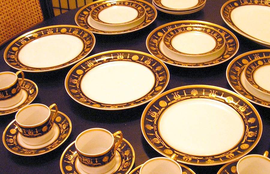 Empire Black Dinner Plate by Vista Alegre-1