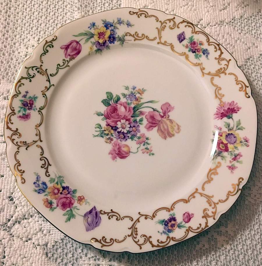 VIT251 Dinner Plate by Victoria (Czech)-1