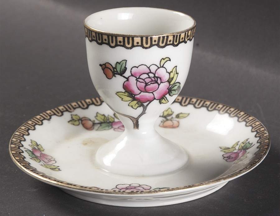VTO93 Egg Cup with Attached Underplate by Victoria (Austria)-1