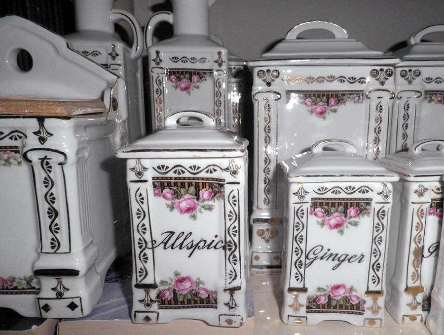 241 Allspice Spice Jar & Lid by Victoria (Czech)-1