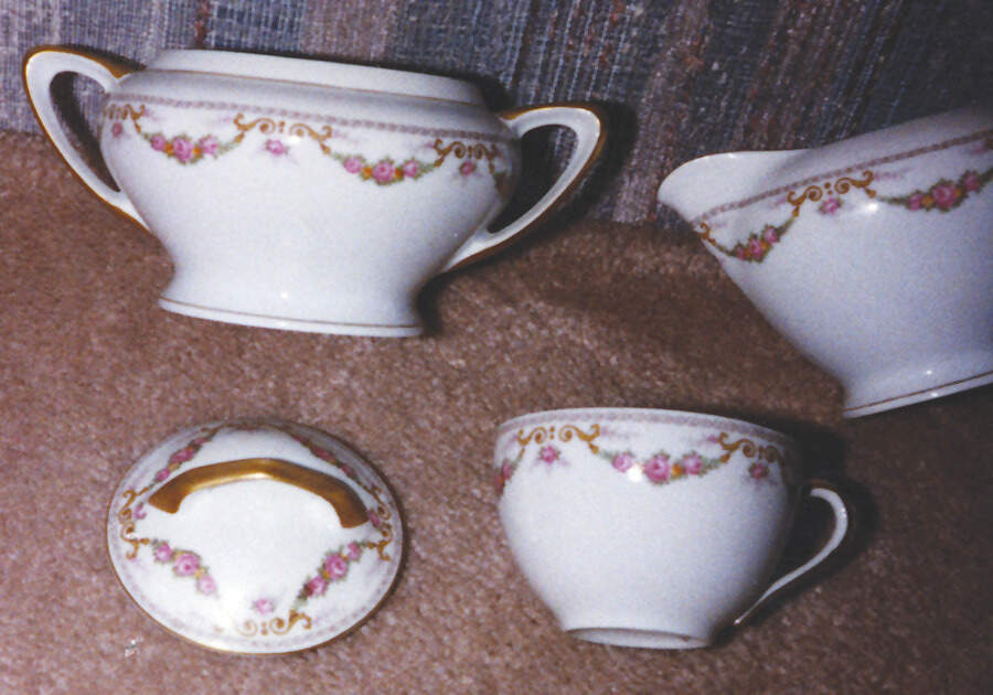 VIT267 Sugar Bowl & Lid by Victoria (Czech)-1