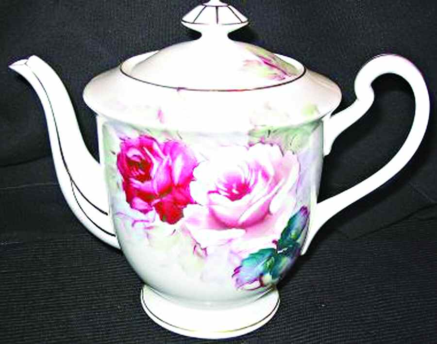 VIO1 Teapot & Lid by Violet-1