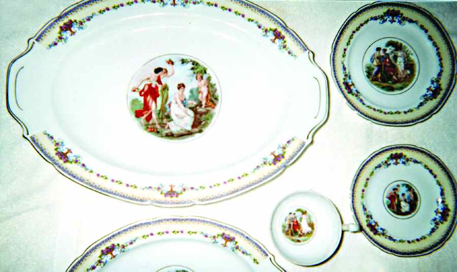 VIT277 14" Oval Serving Platter by Victoria (Czech)-1