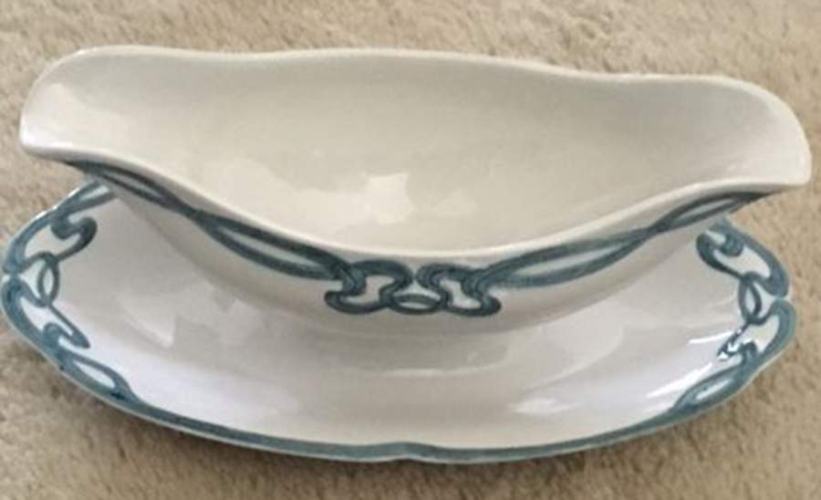 VIL152 Gravy Boat with Attached Underplate by Villeroy & Boch-1