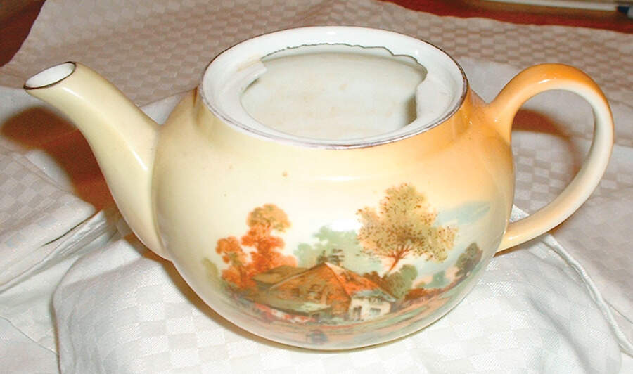 Rustic Scenes Teapot No Lid by Victoria (Czech)-1