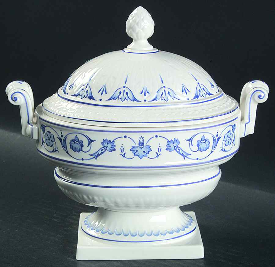 Antoinette Sauce Boat & Lid by Villeroy & Boch-1