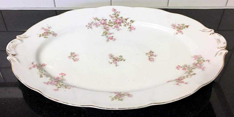 VTO138 16" Oval Serving Platter by Victoria (Austria)-1