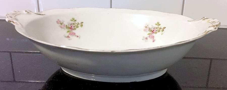 VTO138 10" Oval Vegetable Bowl by Victoria (Austria)-1