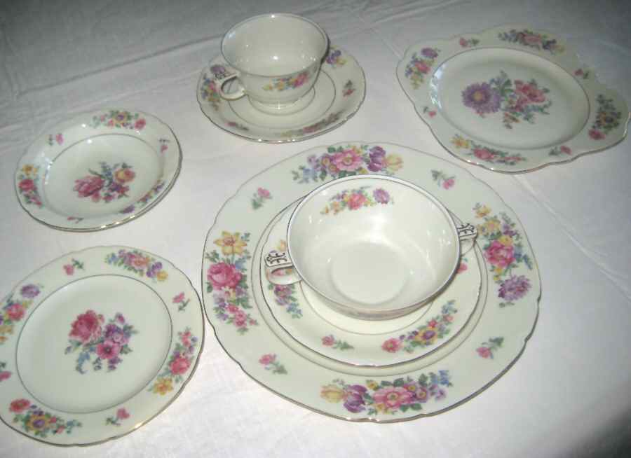 VIT297 Salad Plate by Victoria (Czech)-1