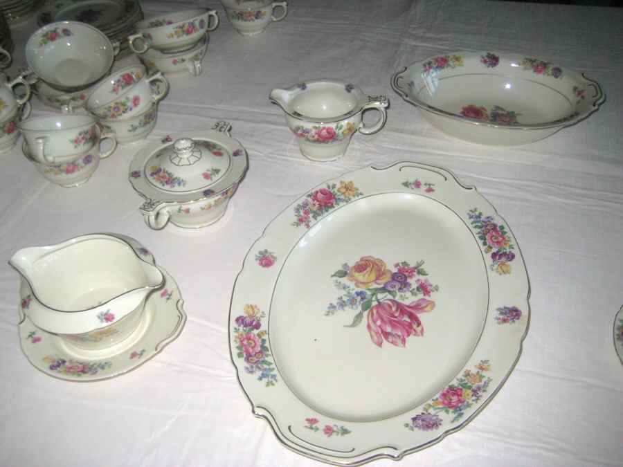 VIT297 14" Oval Serving Platter by Victoria (Czech)-1