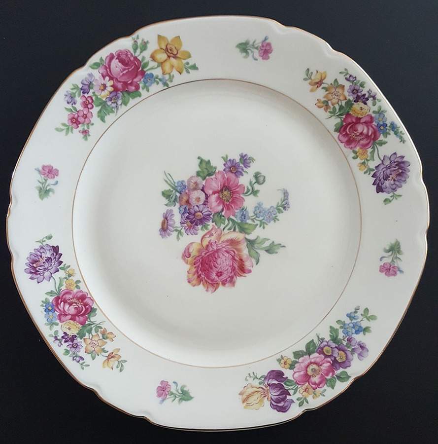 VIT297 Dinner Plate by Victoria (Czech)-1