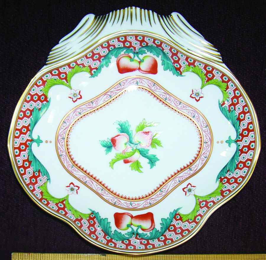 Maybell Large Shell Shaped Dish by Vista Alegre-1