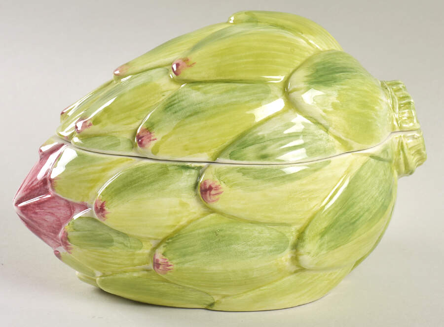 VIE56 Sculpted Box & Lid by Vietri (Italy)-1